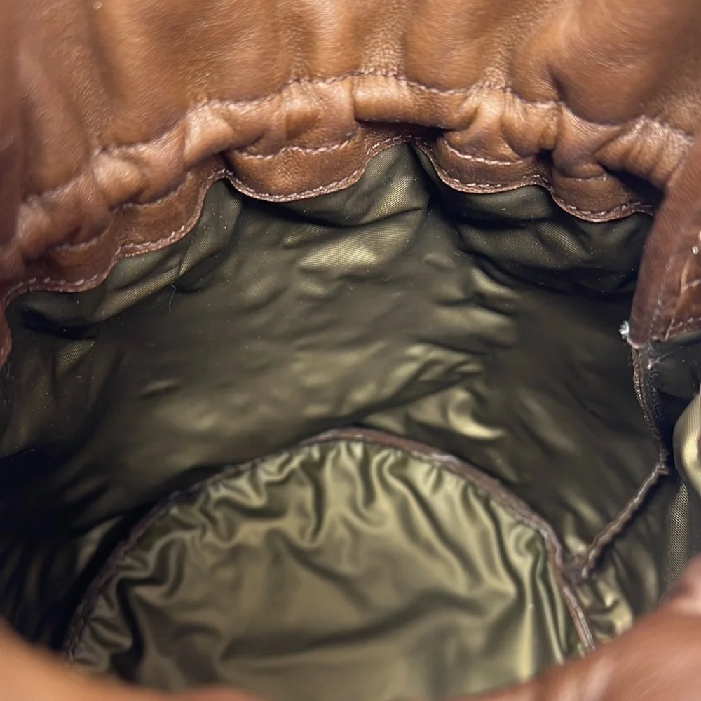 Gucci Leather Cinch Small Bucket Bag Purse - Picture 11 of 12